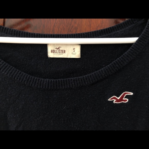 Hollister sweater size small - Picture 3 of 3